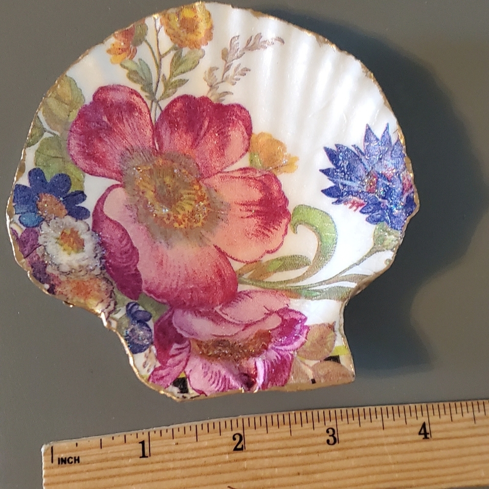 Seashell/Mackenzie Childs Inspired Scallop Shell Dish ⚜️🖤💖⚜️💖🖤 - Picture 2 of 2